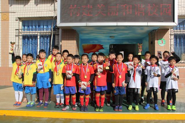 特纳33分步行者终结独行侠7连胜 雄鹿大胜76人